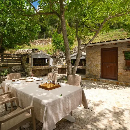Galini Vines - Authentic Corfu Village Life Wifi Ac Holiday home *