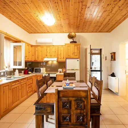 Galini Vines - Authentic Corfu Village Life Wifi Ac Holiday home Petaleia