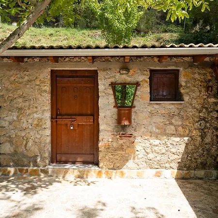 Galini Vines - Authentic Corfu Village Life Wifi Ac Holiday home *