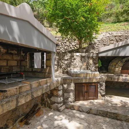 Galini Vines - Authentic Corfu Village Life Wifi Ac Holiday home *